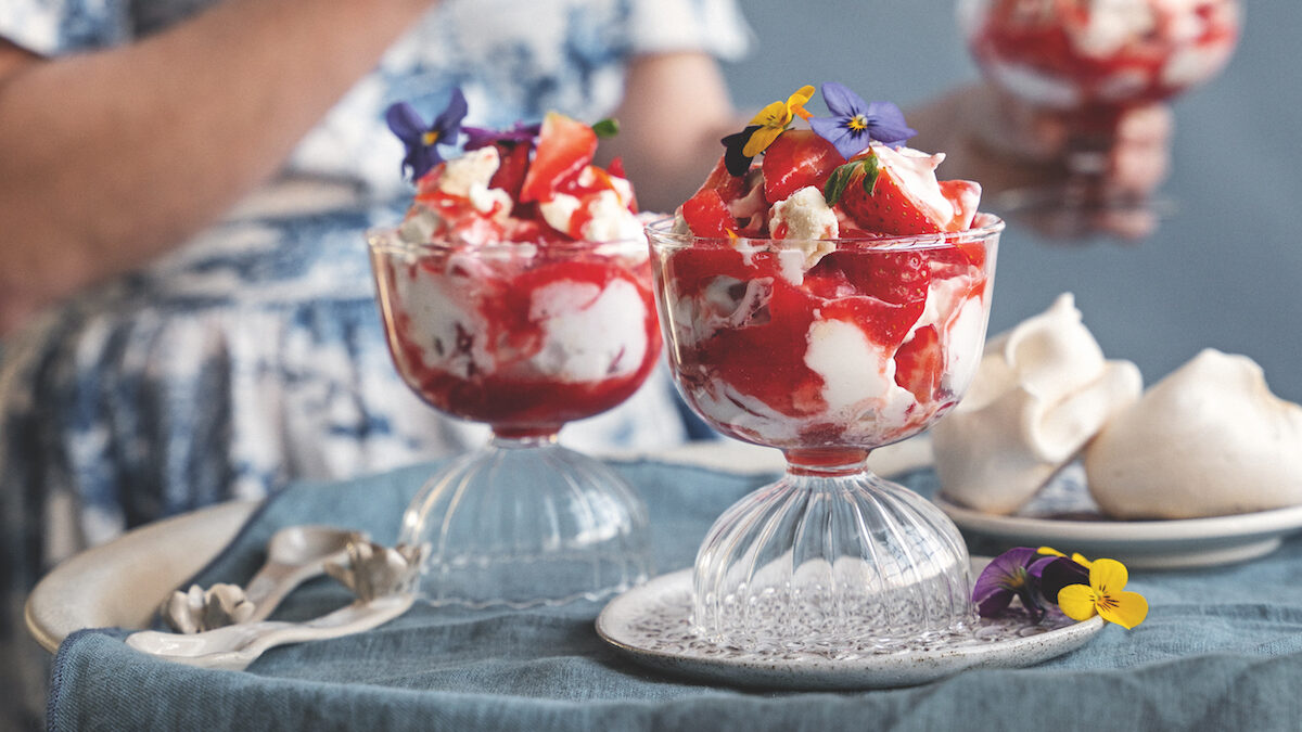 Eton Mess, con fragole e panna