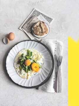 Asparagi con le uova scomposte