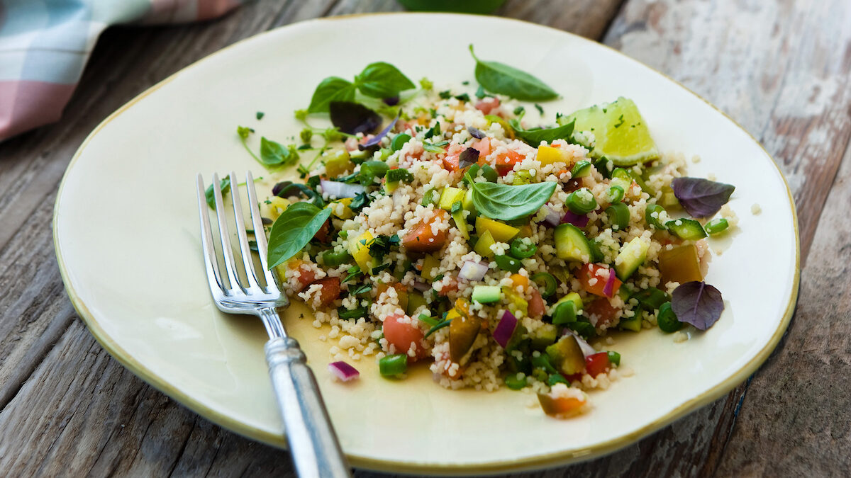 Cous cous con verdure e salsa di sesamo