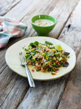 Cous cous con verdure e salsa di sesamo