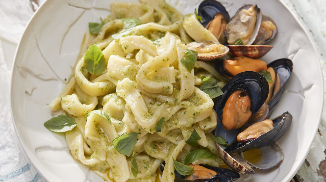 Scialatielli con crema di zucchine, vongole e cozze