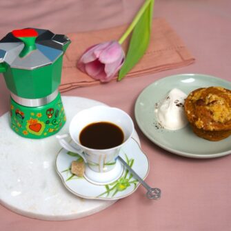 Muffin al caffè con streusel, mandorle e cannella