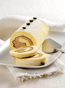 Rotolo di pasta biscotto con crema al caffè