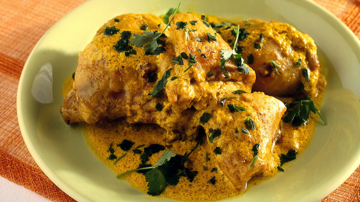 Pollo al curry con yogurt