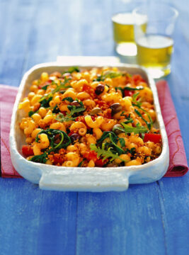 I cellentani con pomodori, rucola e briciole al sesamo