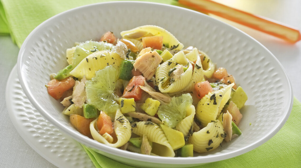 Insalata di pasta con avocado e lime