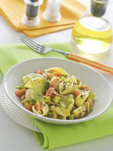 Insalata di pasta con avocado e lime