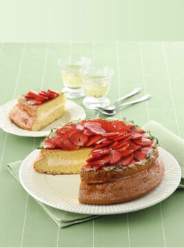 Torta Savoia con chantilly e fragole
