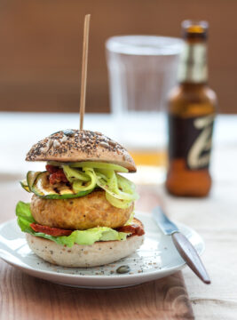 Hamburger con zafferano e verdure