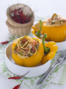 Peperoni ripieni di spaghetti al caciocavallo