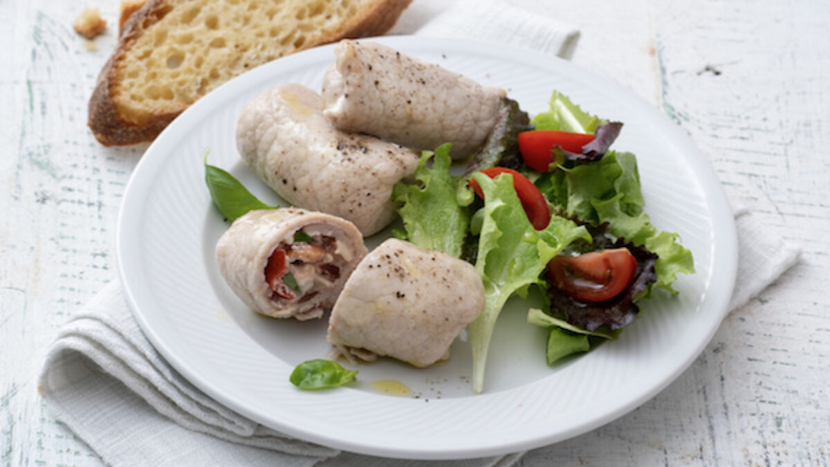 Involtini alla greca con feta olive e pomodori