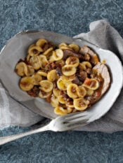 Corzetti con sugo di carne alla genovese