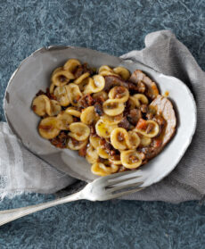 Corzetti con sugo di carne alla genovese