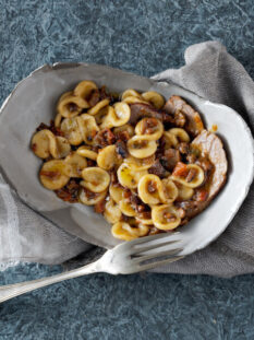 Corzetti con sugo di carne alla genovese