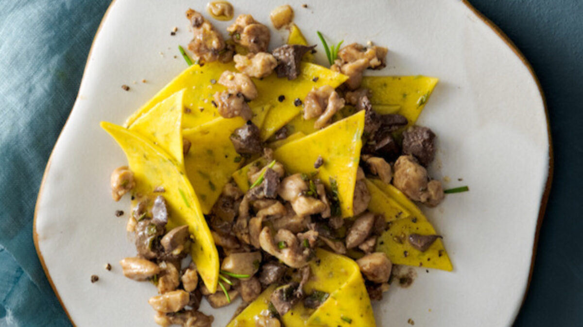 Stracci al ragù bianco di pollo e coniglio