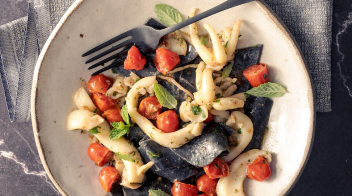 Maltagliati con seppie e datterini
