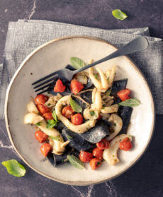 Maltagliati con seppie e datterini
