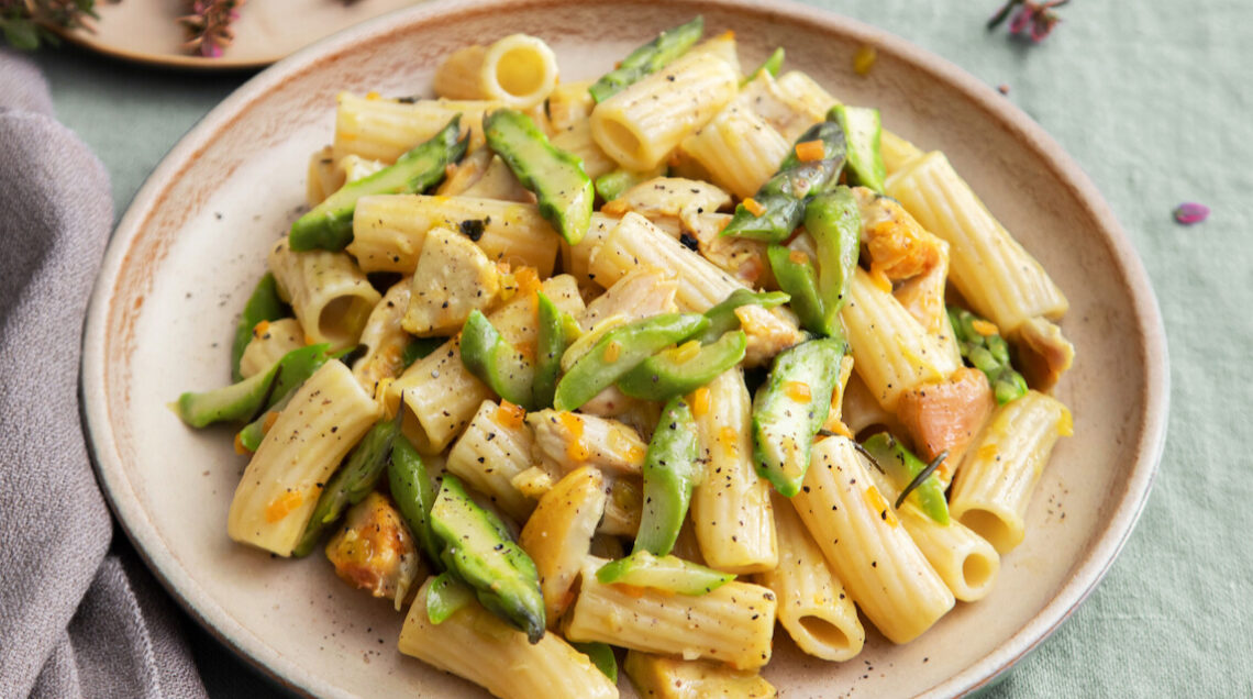 Tortiglioni con ragu' di coniglio e asparagi