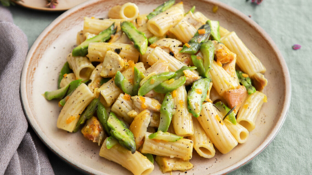 Tortiglioni di grano Senatore Cappelli con ragù di coniglio e asparagi