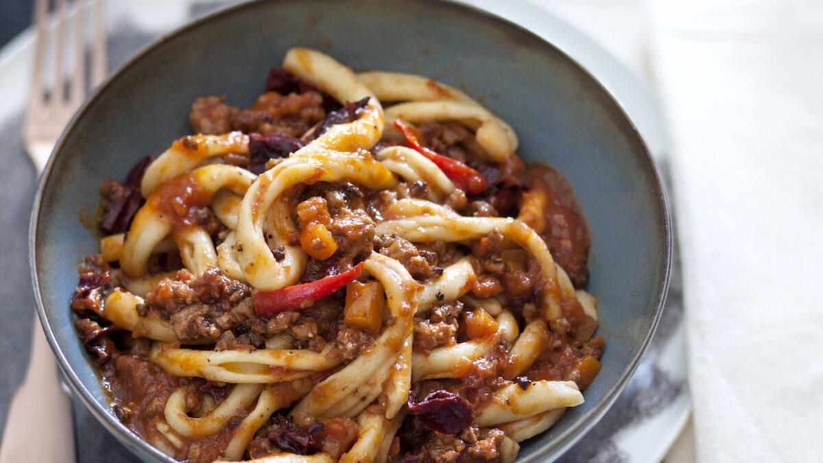 Ferretti al ragù di carne e peperoni cruschi