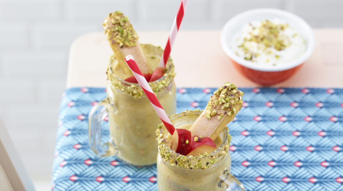 Boccali di smoothie alla pesca