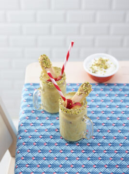 Boccali di smoothie alla pesca
