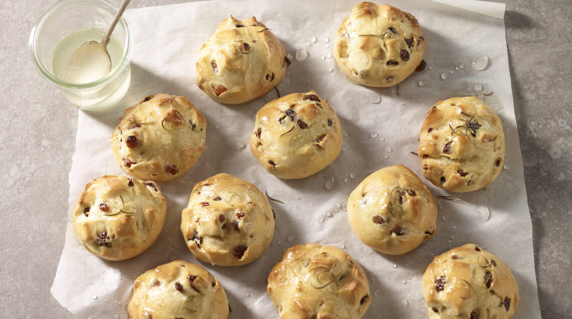 Panini dolci con olio al rosmarino e arancia