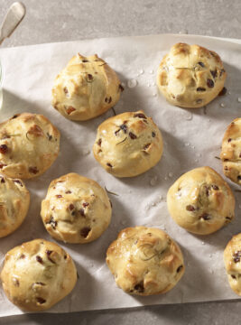 Panini dolci con olio al rosmarino e arancia