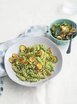 FUSILLI alla crema DI RUCOLA e RICOTTA CON ZUCCHINE