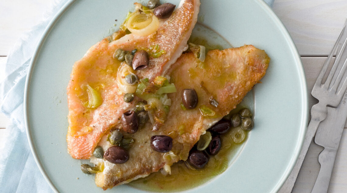 Filetti di gallinella con olive e capperi