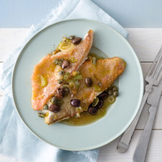 Filetti di gallinella con olive e capperi