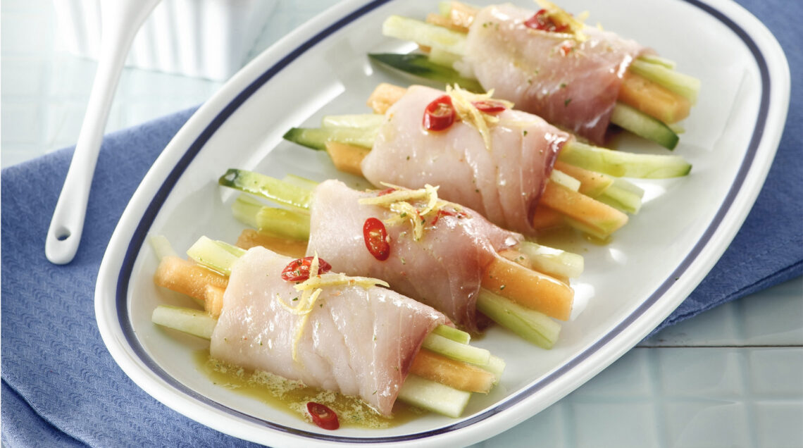Involtini crudi di pesce spada, melone e cetriolo