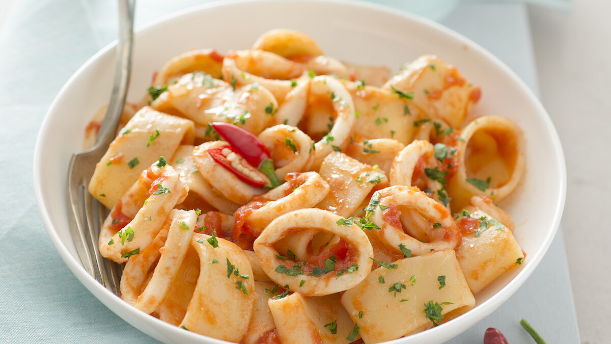 Calamarata con sugo di calamari