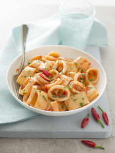 Calamarata con sugo di calamari