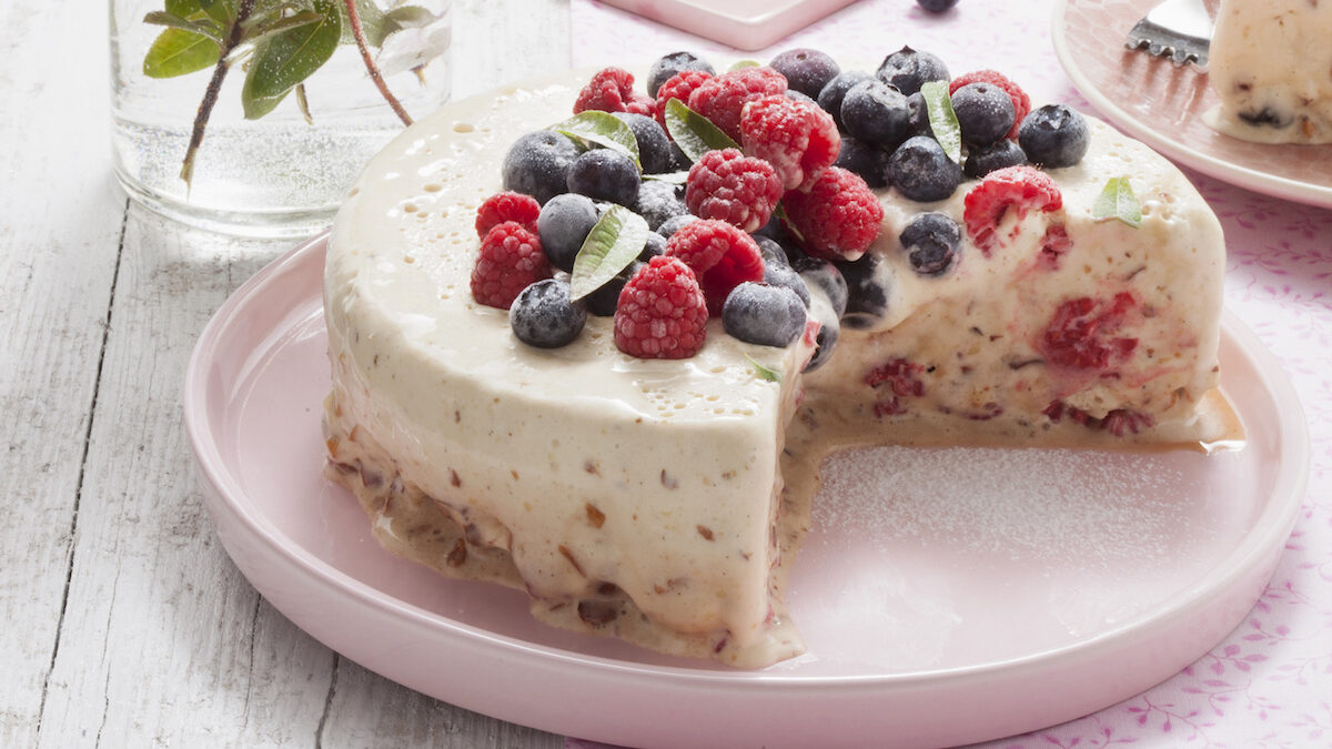 Semifreddo pralinato ai frutti di bosco