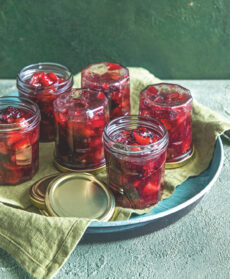 Confettura di more e pesche tabacchiere