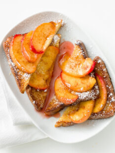 French toast con pesche alla cannella