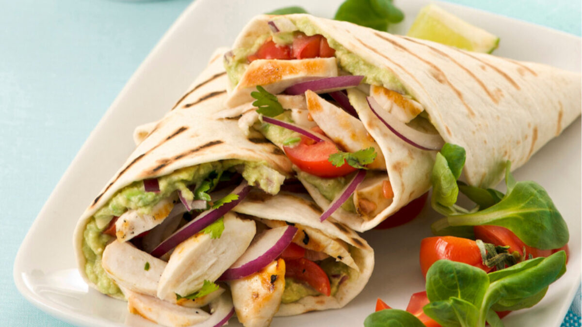 Fajitas di pollo con salsa guacamole