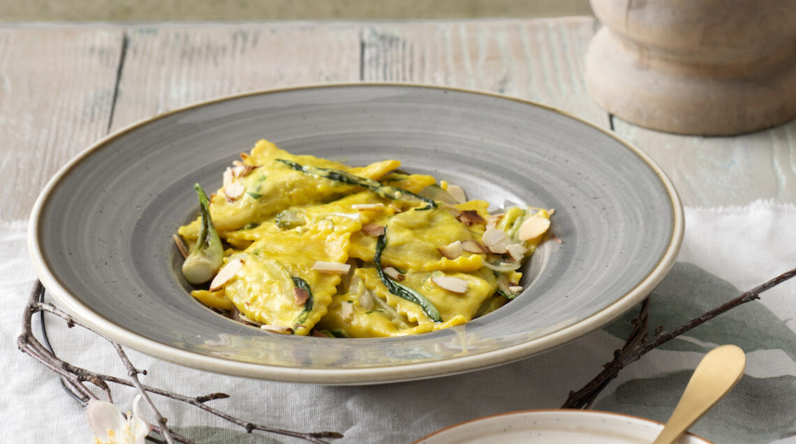 TORTELLI Ai CARCIOFI CON CREMA DI ZAFFERANO E MANDORLA