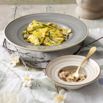 TORTELLI Ai CARCIOFI CON CREMA DI ZAFFERANO E MANDORLA