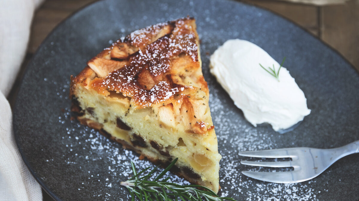 Torta di mele all’olio e rosmarino