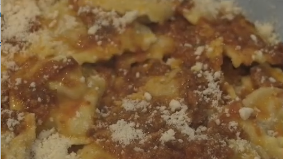 Ravioli di zucca al sugo