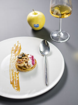 Tatin di porri e Golden Delicious con caramello al miso