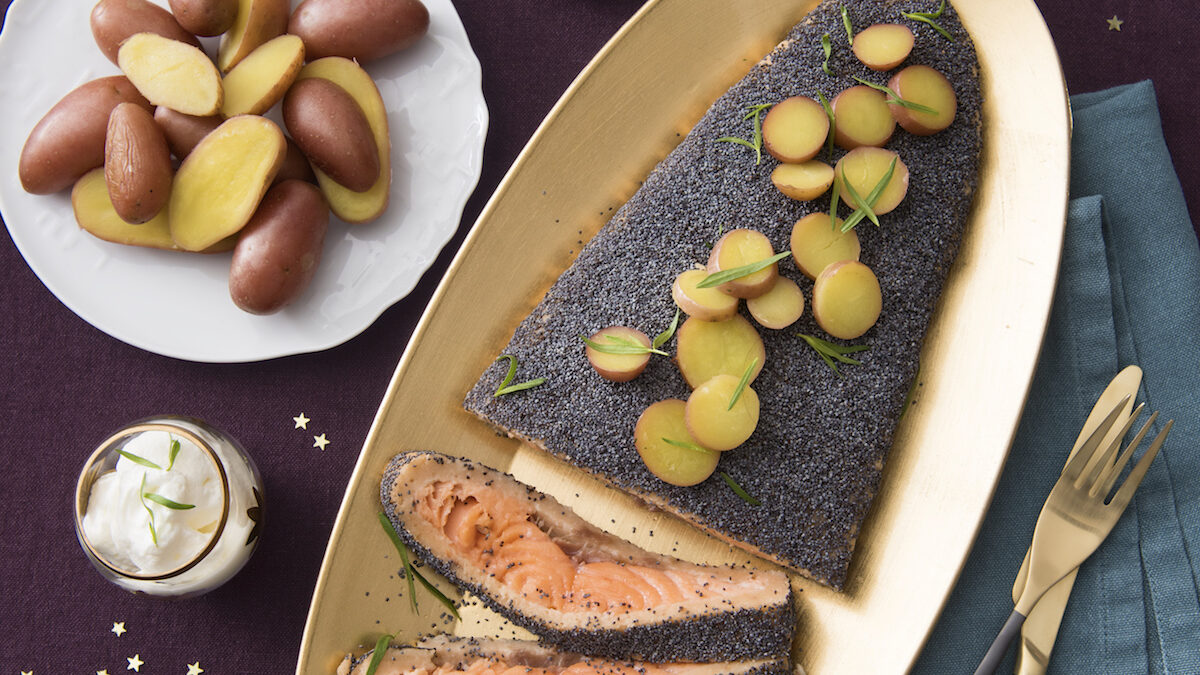 Filetto di salmone in crosta di semi di papavero con patate