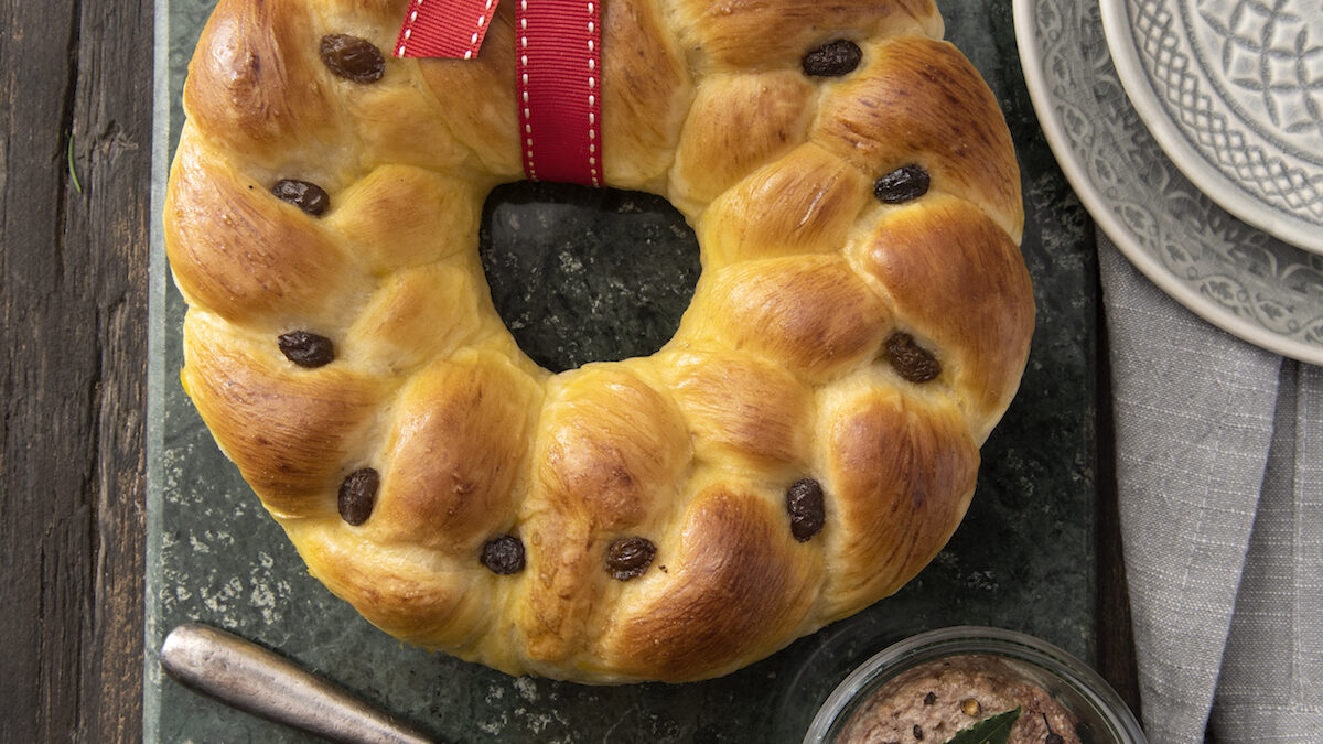 Ciambella al cardamomo e uvetta
