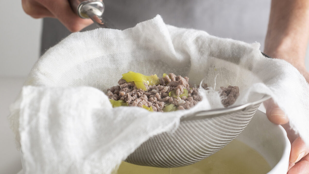 Consommé a regola d’arte, come prepararlo