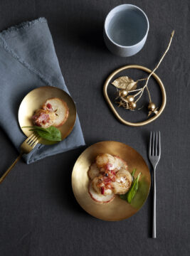 Capesante con bacon, mele e sidro al miele