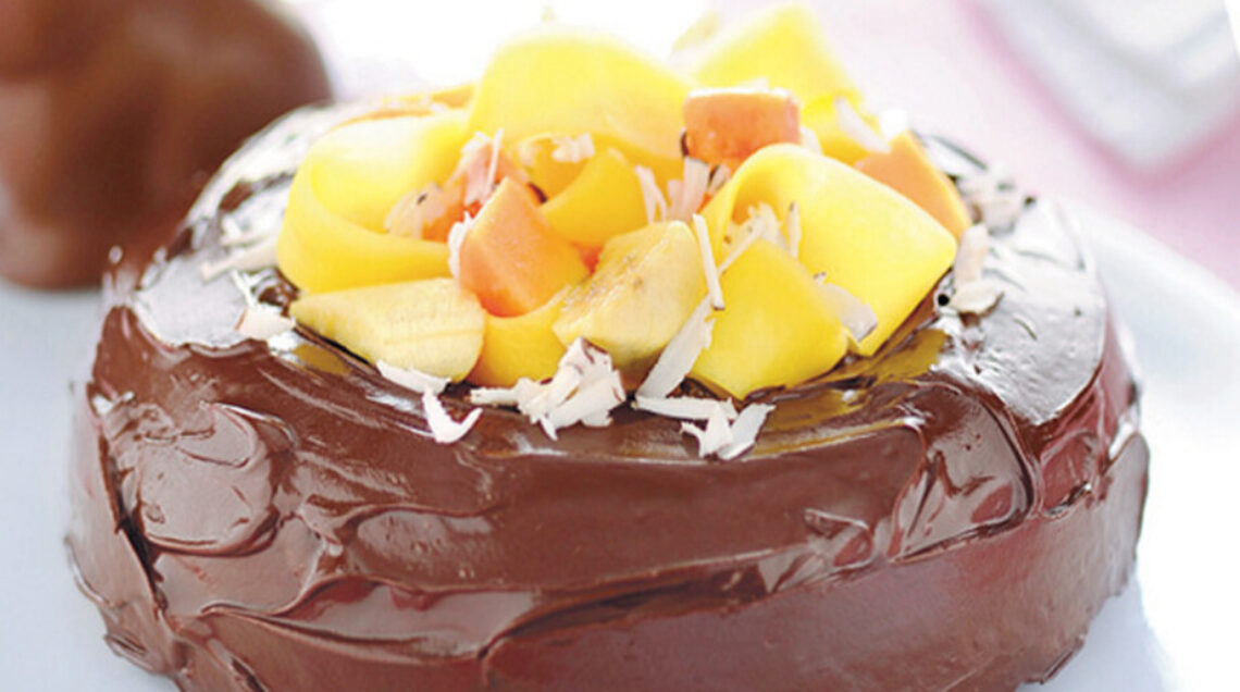 Ciambella soffice con frutta esotica