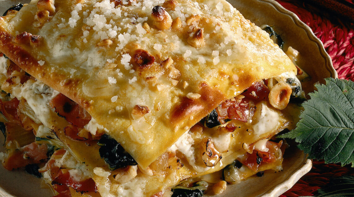 Lasagne con bietole, nocciole e speck