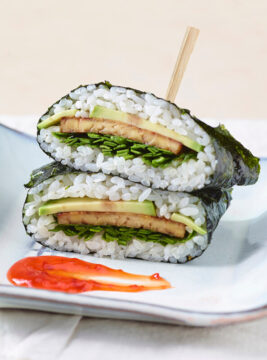 Sandwich di riso, avocado e tempeh